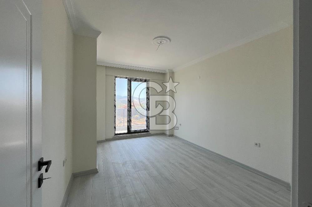 KANGIRLI'DA BOĞAZ MANZARALI SATILIK LÜKS VİLLA
