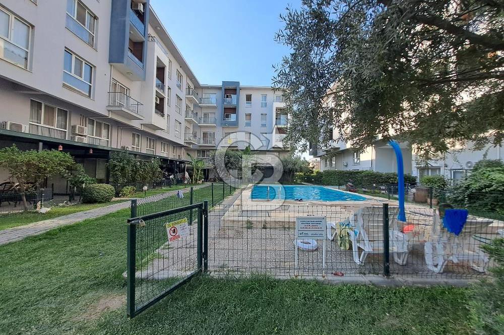 Seyrek´ te Havuzlu Yeşillikli Sitede Eşyalı 1+1 Kiralık Daire 