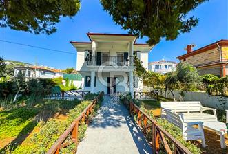 KUŞADASI KUŞTUR ANA YOL ÜZERİ KİRALIK İŞ YERİ