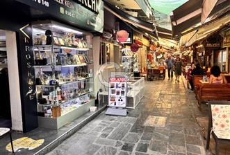 KEMERALTI KIZLARAĞASI HANINDA KOMPLE SATILIK BİNA