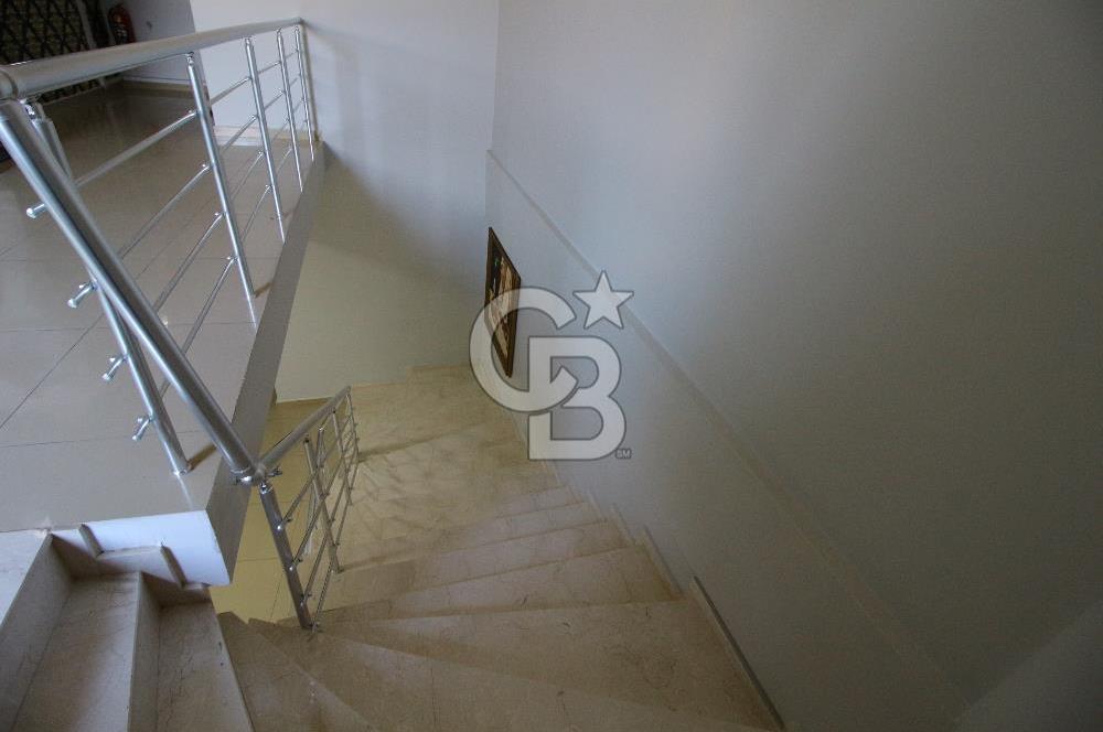 Gaziemir'in En İşlek Noktasında Kiralık Komple Bina