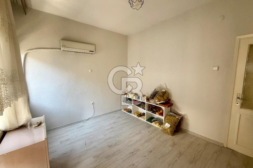 Karşıyaka Merkezi Konumda Ferah Satılık 3+1 Daire