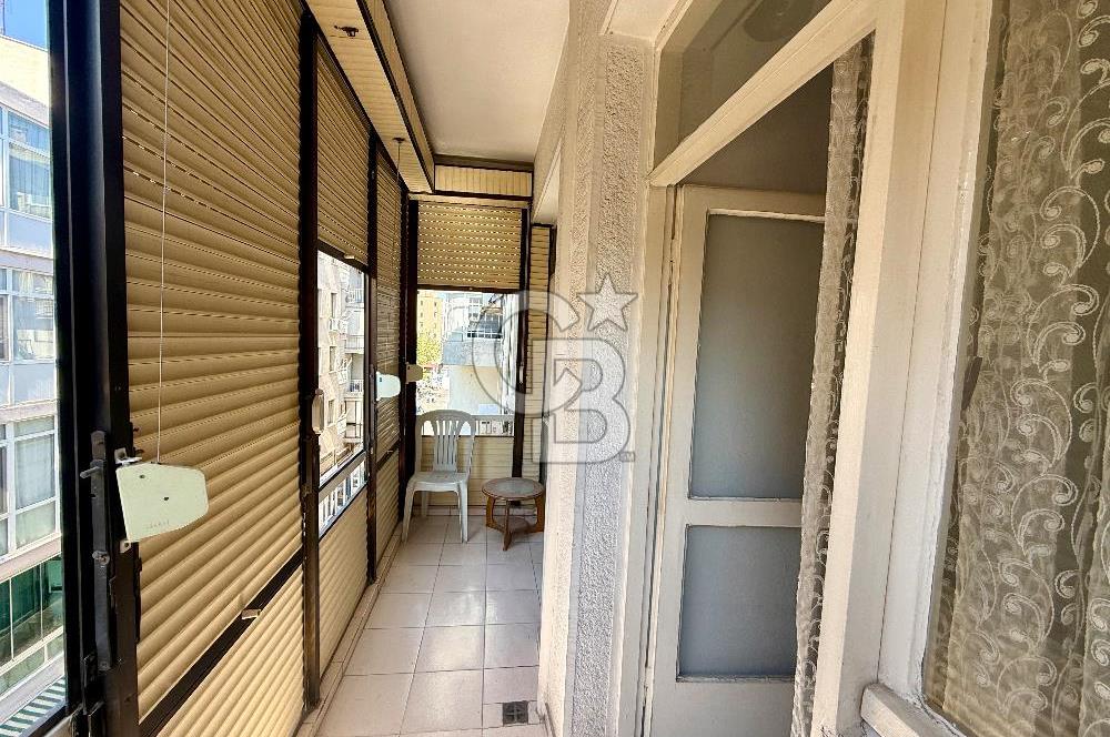 Karşıyaka Merkezi Konumda Ferah Satılık 3+1 Daire