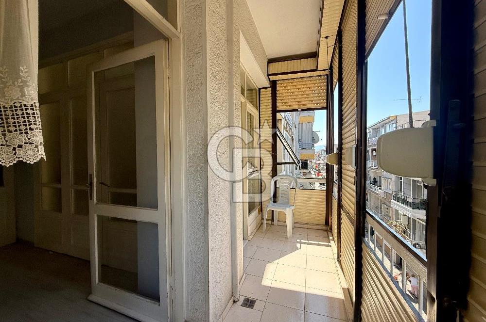 Karşıyaka Merkezi Konumda Ferah Satılık 3+1 Daire
