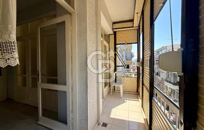 Karşıyaka Merkezi Konumda Ferah Satılık 3+1 Daire