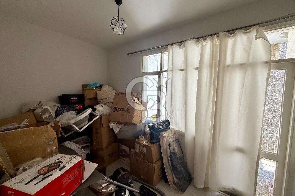 Karşıyaka Merkezi Konumda Ferah Satılık 3+1 Daire