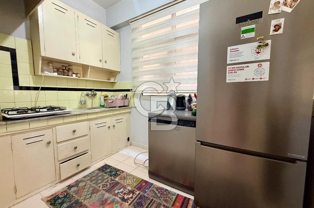 Karşıyaka Merkezi Konumda Ferah Satılık 3+1 Daire