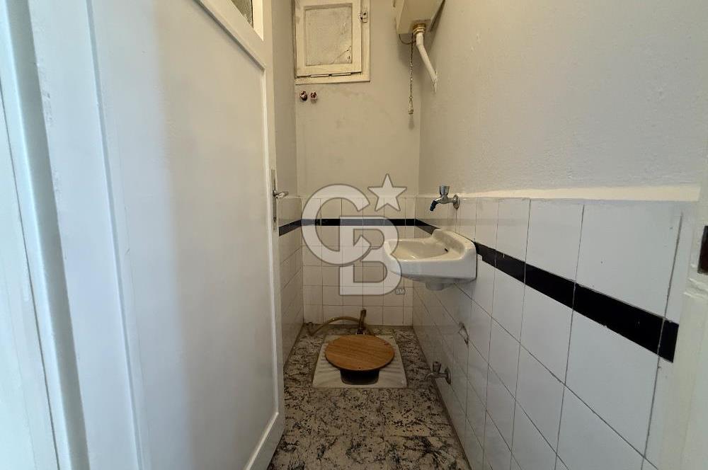 Karşıyaka Merkezi Konumda Ferah Satılık 3+1 Daire