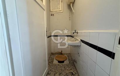 Karşıyaka Merkezi Konumda Ferah Satılık 3+1 Daire