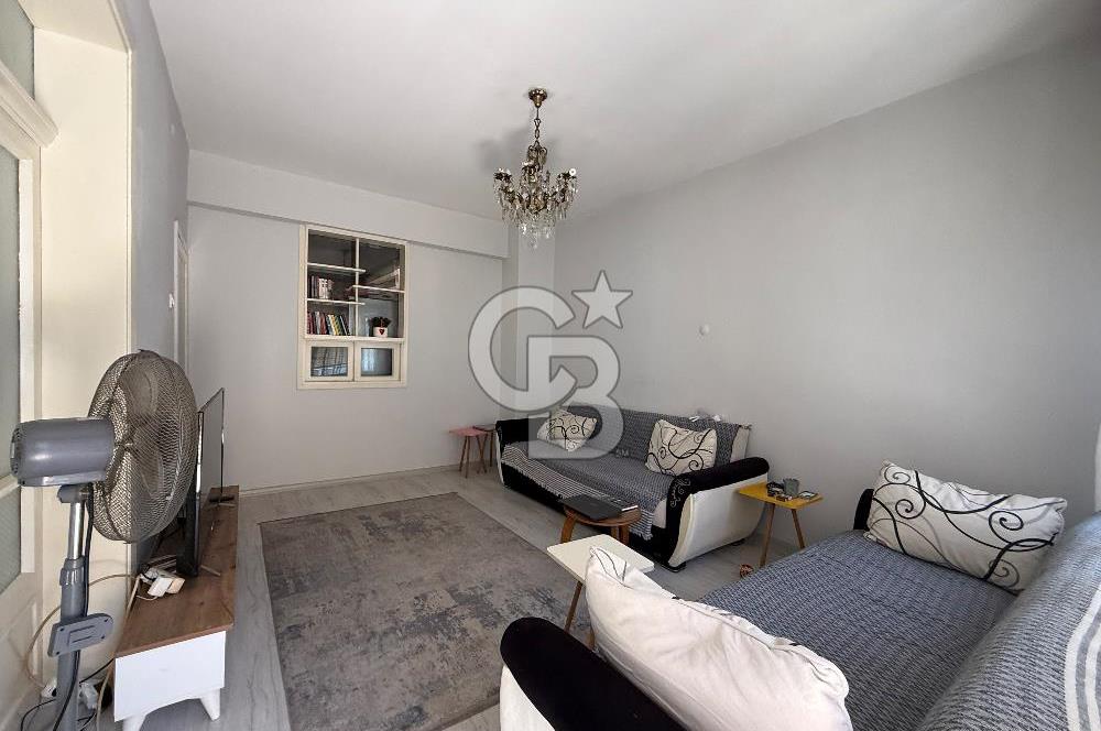 Karşıyaka Merkezi Konumda Ferah Satılık 3+1 Daire