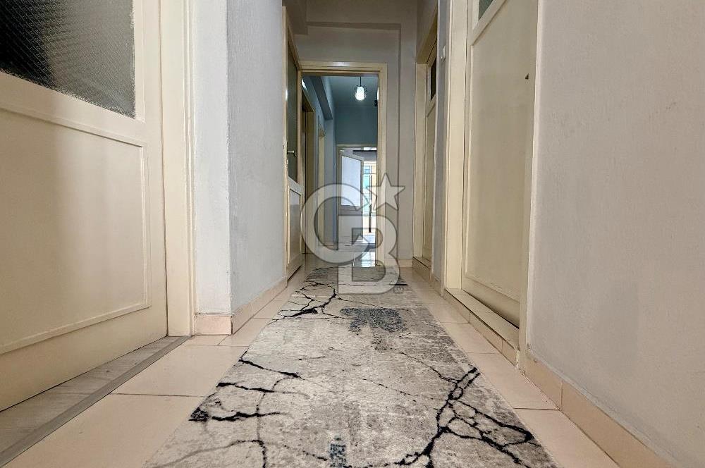 Karşıyaka Merkezi Konumda Ferah Satılık 3+1 Daire