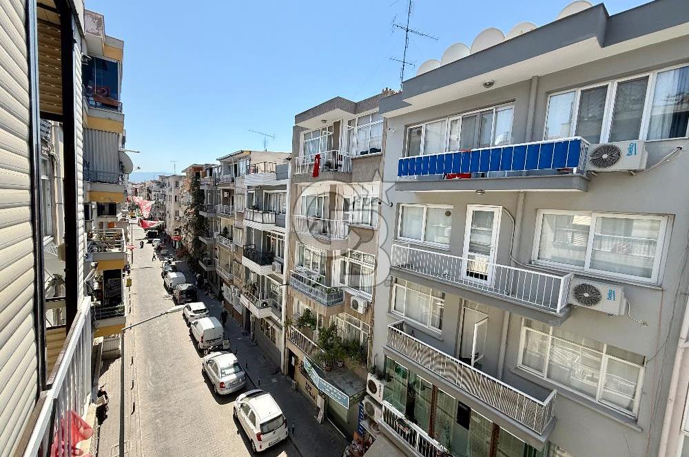 Karşıyaka Merkezi Konumda Ferah Satılık 3+1 Daire