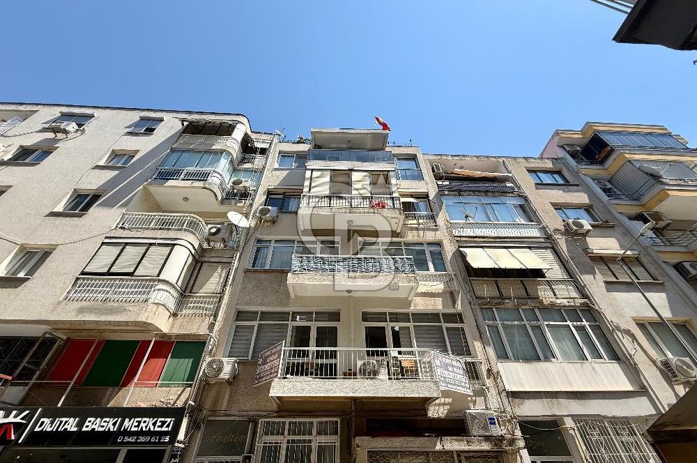Karşıyaka Merkezi Konumda Ferah Satılık 3+1 Daire