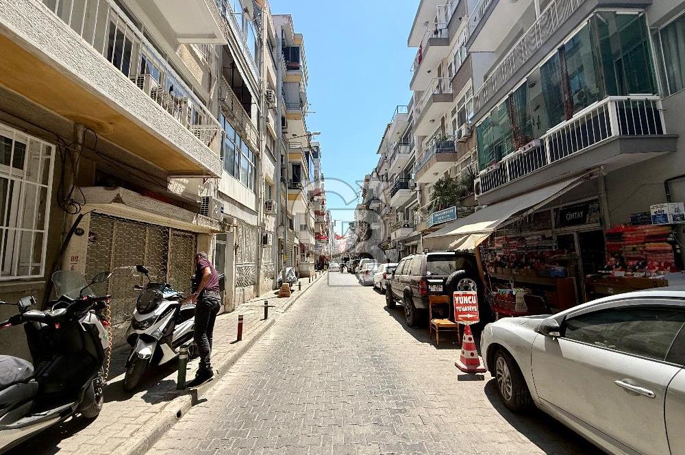 Karşıyaka Merkezi Konumda Ferah Satılık 3+1 Daire