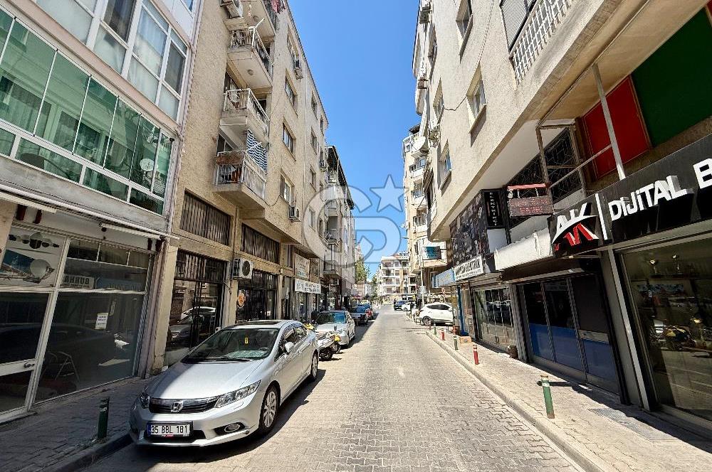 Karşıyaka Merkezi Konumda Ferah Satılık 3+1 Daire
