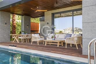 Bodrumda Ultra Lüks Denize Sıfır SATILIK VİLLA