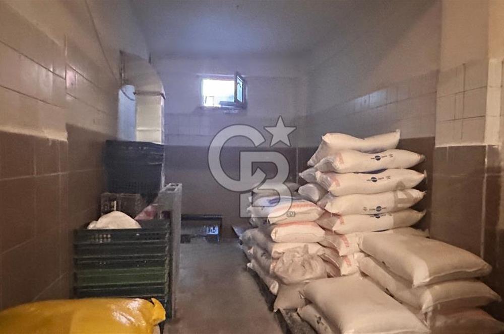 KADIKÖY MODA'DA MÜKEMMEL KONUMDA 340m2 KULLANIMLI SATILIK DÜKKAN