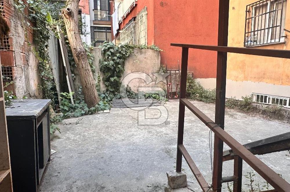 KADIKÖY MODA'DA MÜKEMMEL KONUMDA 340m2 KULLANIMLI SATILIK DÜKKAN