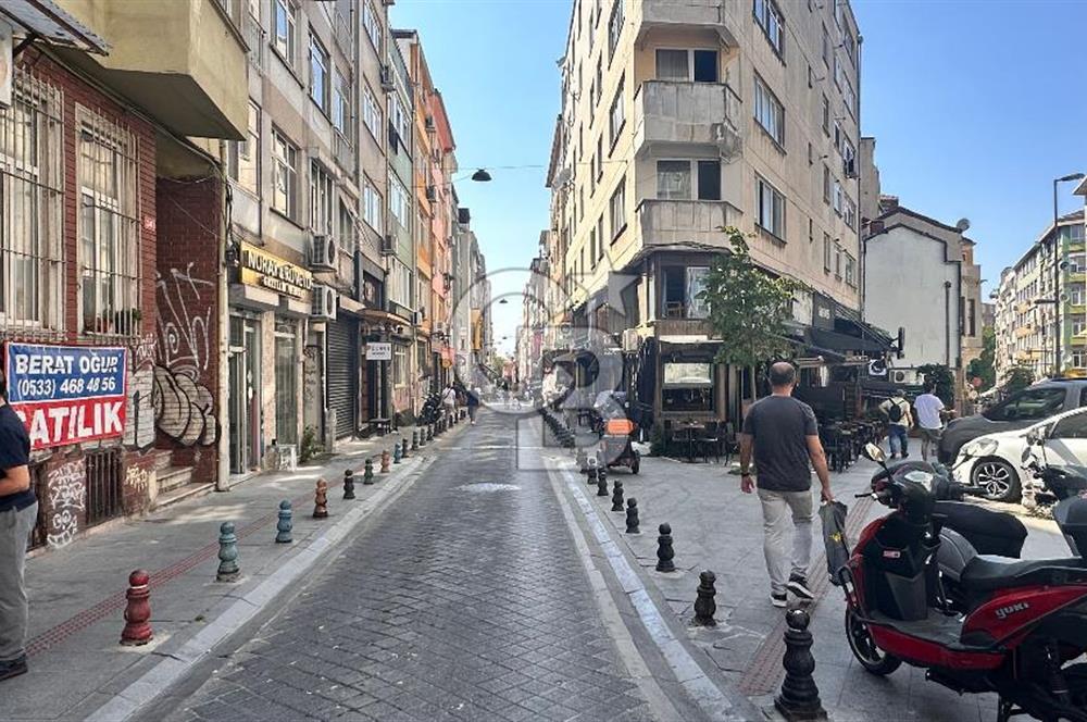KADIKÖY MODA'DA MÜKEMMEL KONUMDA 340m2 KULLANIMLI SATILIK DÜKKAN