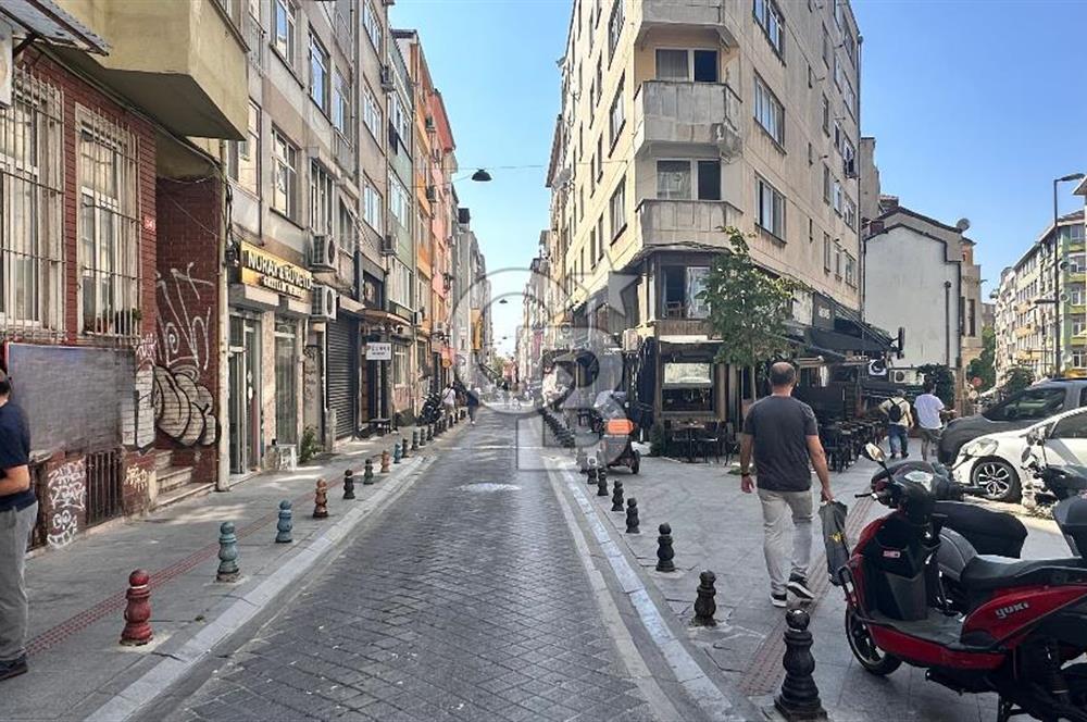 KADIKÖY MODA'DA MÜKEMMEL KONUMDA 340m2 KULLANIMLI SATILIK DÜKKAN