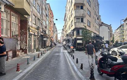 KADIKÖY MODA'DA MÜKEMMEL KONUMDA 340m2 KULLANIMLI SATILIK DÜKKAN