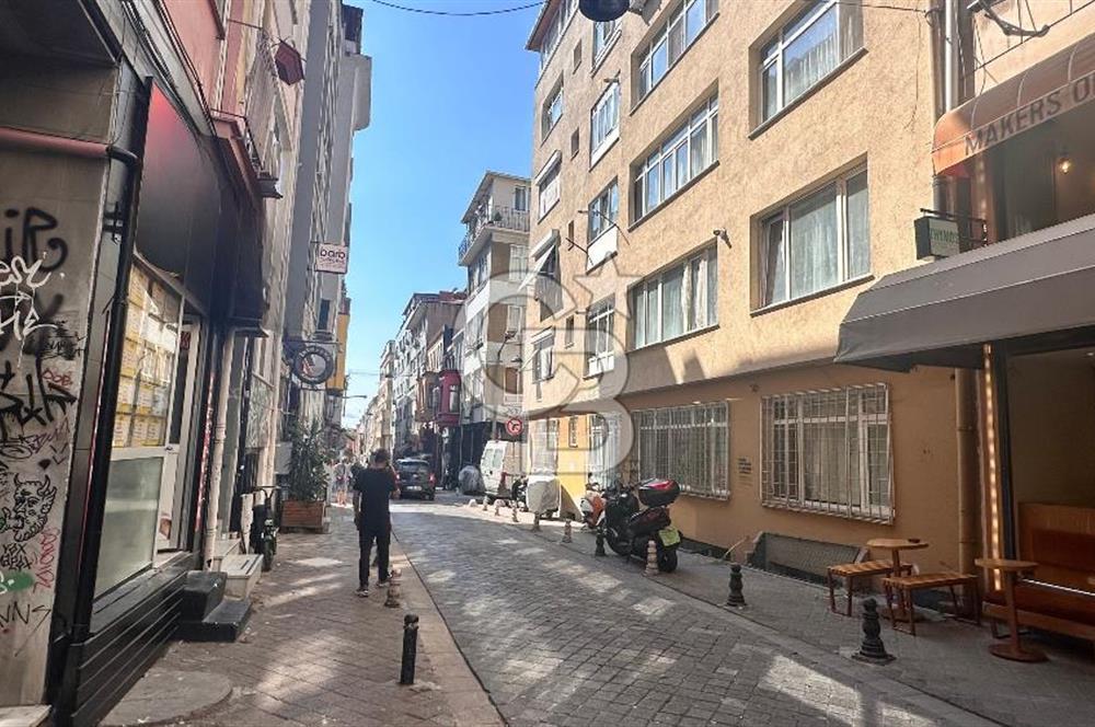 KADIKÖY MODA'DA MÜKEMMEL KONUMDA 340m2 KULLANIMLI SATILIK DÜKKAN
