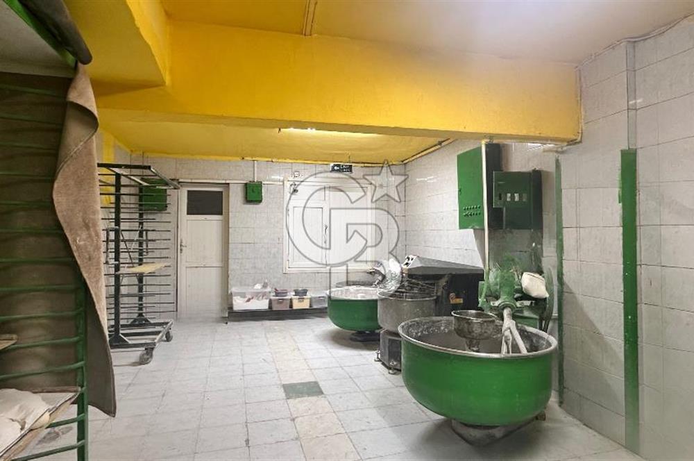 KADIKÖY MODA'DA MÜKEMMEL KONUMDA 340m2 KULLANIMLI SATILIK DÜKKAN