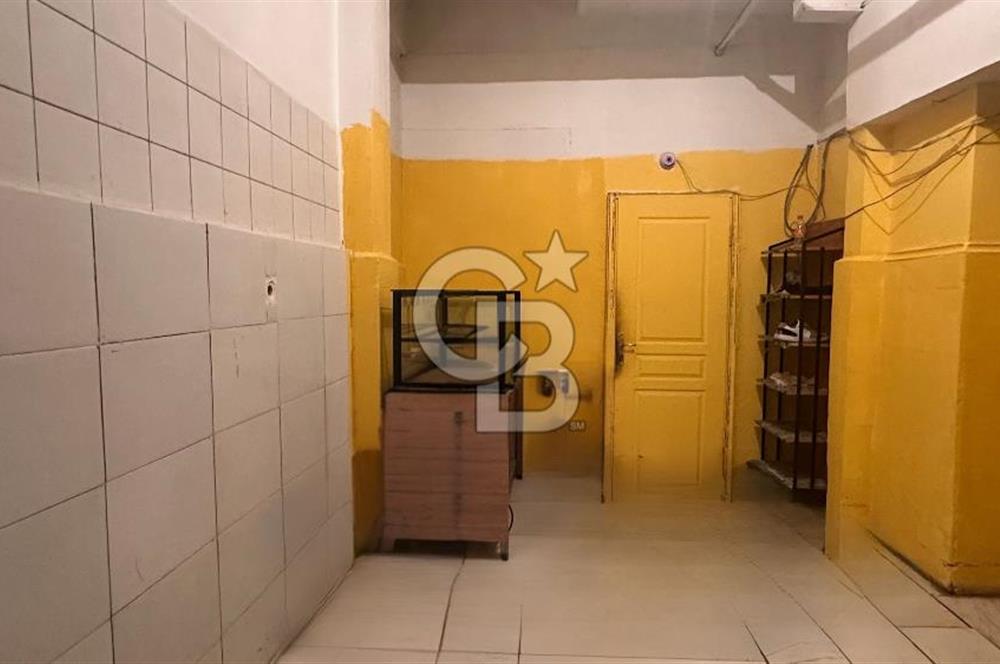 KADIKÖY MODA'DA MÜKEMMEL KONUMDA 340m2 KULLANIMLI SATILIK DÜKKAN