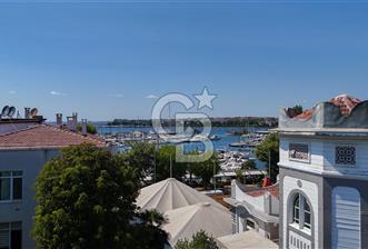 Fenerbahçe Sahilde Satılık Teraslı 4+1 Dubleks Daire