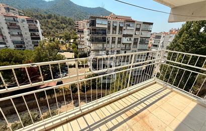 BALÇOVA ÇETİN EMEÇ MAH. GÜVENEVLER SİTESİ SATILIK 3+1