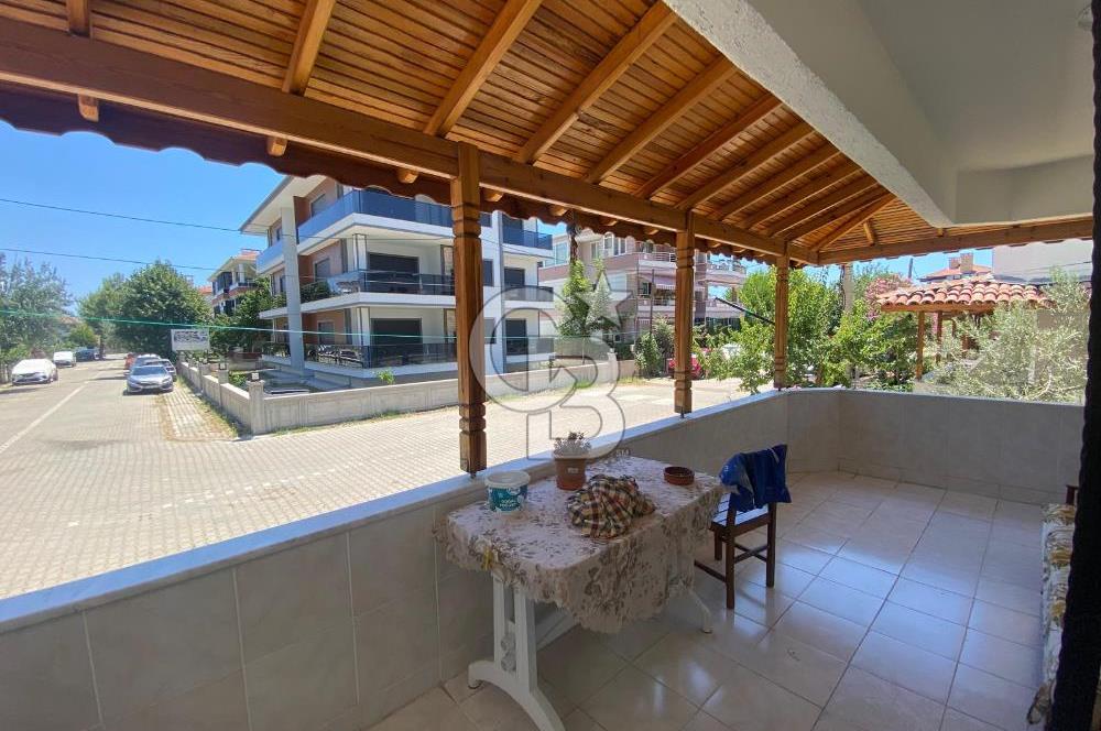 PLAJA YÜRÜME MESAFESİNDE ALTINOLUK NARLI'DA 2+1 EŞYALI DAİRE!