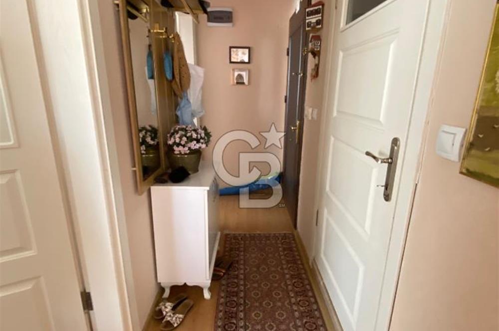 ÇANDARLI ÇARŞIDA DENİZE 500mt MESAFEDE KULLANIŞLI 2+1 DAİRE