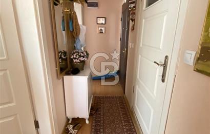 ÇANDARLI ÇARŞIDA DENİZE 500mt MESAFEDE KULLANIŞLI 2+1 DAİRE