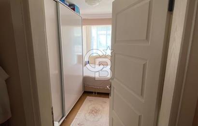ÇANDARLI ÇARŞIDA DENİZE 500mt MESAFEDE KULLANIŞLI 2+1 DAİRE