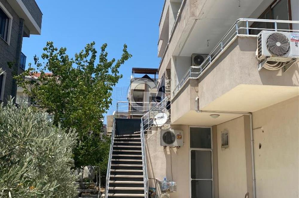 ÇANDARLI ÇARŞIDA DENİZE 500mt MESAFEDE KULLANIŞLI 2+1 DAİRE