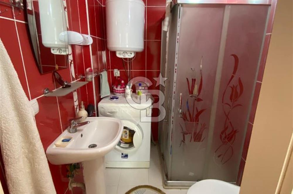 ÇANDARLI ÇARŞIDA DENİZE 500mt MESAFEDE KULLANIŞLI 2+1 DAİRE
