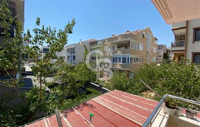 ÇANDARLI ÇARŞIDA DENİZE 500mt MESAFEDE KULLANIŞLI 2+1 DAİRE