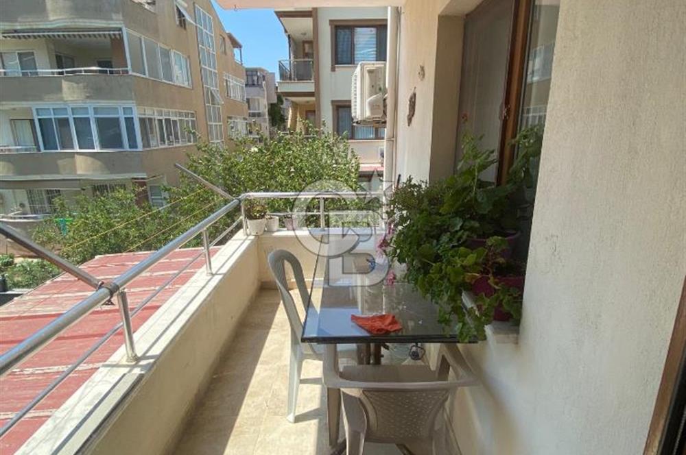 ÇANDARLI ÇARŞIDA DENİZE 500mt MESAFEDE KULLANIŞLI 2+1 DAİRE