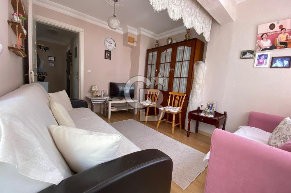 ÇANDARLI ÇARŞIDA DENİZE 500mt MESAFEDE KULLANIŞLI 2+1 DAİRE