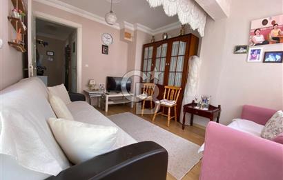 ÇANDARLI ÇARŞIDA DENİZE 500mt MESAFEDE KULLANIŞLI 2+1 DAİRE