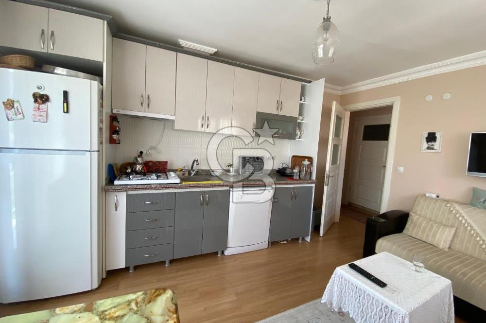 ÇANDARLI ÇARŞIDA DENİZE 500mt MESAFEDE KULLANIŞLI 2+1 DAİRE