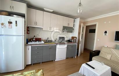 ÇANDARLI ÇARŞIDA DENİZE 500mt MESAFEDE KULLANIŞLI 2+1 DAİRE