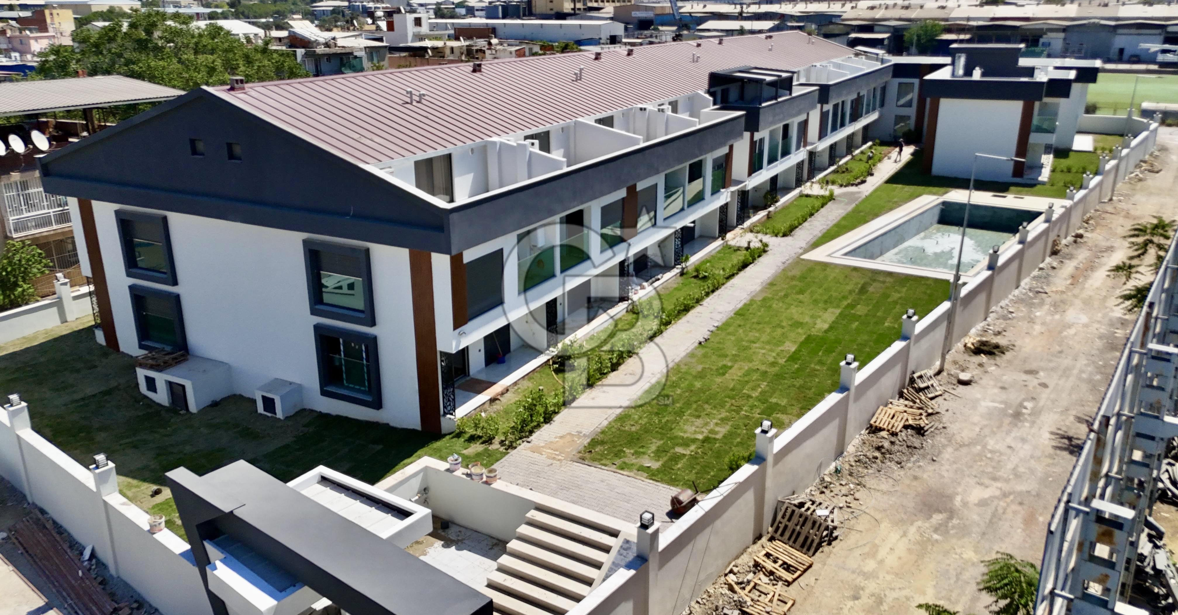 GARDEN BORNOVA SİTESİNDE ÖNÜ AÇIK HAVUZLU 1+1 DAİRE