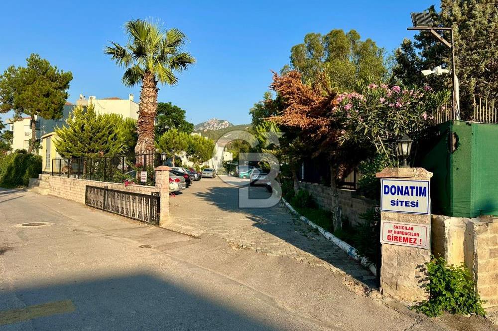 GÜZELBAHÇE'DE DENİZE YAKIN DONATIM SİTESİ'NDE SATILIK 2+1 DAİRE!