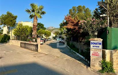 GÜZELBAHÇE'DE DENİZE YAKIN DONATIM SİTESİ'NDE SATILIK 2+1 DAİRE!