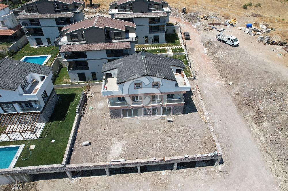 İzmirin İncisi Çandarlıda Satılık Sıfır Villa