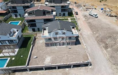 İzmirin İncisi Çandarlıda Satılık Sıfır Villa