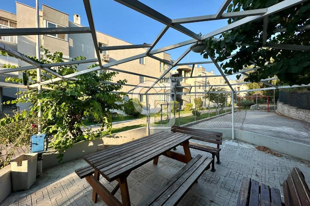 GÜZELBAHÇE'DE DENİZE YAKIN DONATIM SİTESİ'NDE SATILIK 2+1 DAİRE!