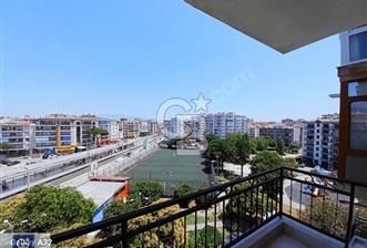 Karşıyaka Yalı Mahallesi satılık geniş balkonlu 3+1 daire