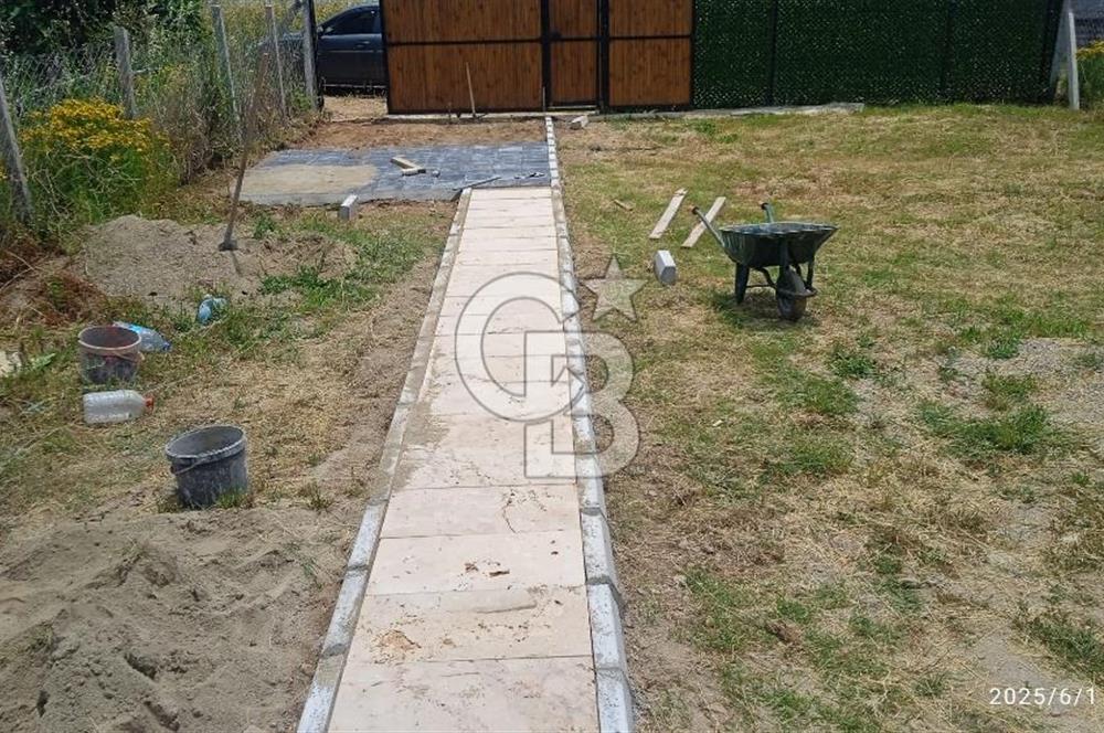 KEMALPAŞA CUMALİ DA İCİNDE EV BULUNAN SATILIK ZEYTİNLİ TARLA